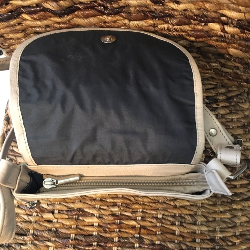 Unbranded basic crossbody - Picture 6 of 7